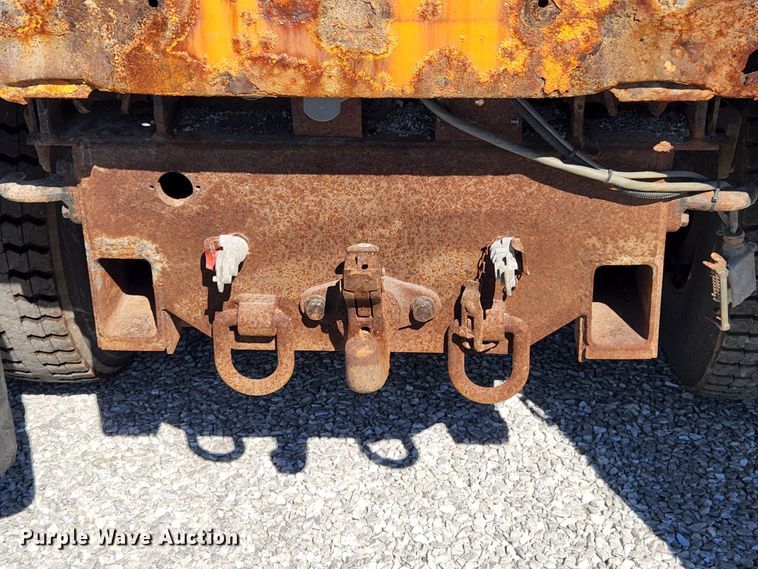 image for item MK9116 2005 International 7400  Crew Cab dump truck