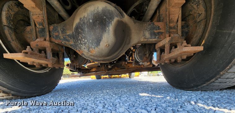 image for item MK9116 2005 International 7400  Crew Cab dump truck