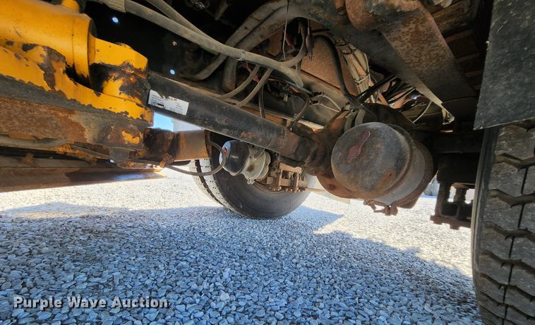 image for item MK9116 2005 International 7400  Crew Cab dump truck