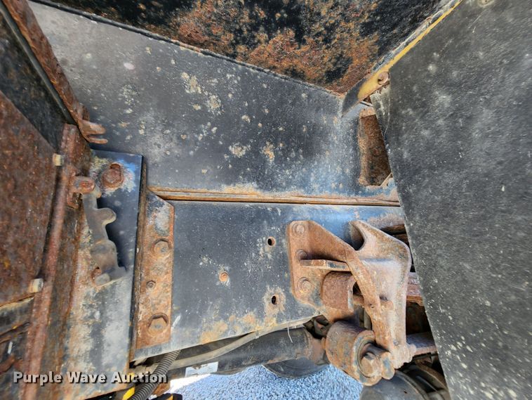 image for item MK9116 2005 International 7400  Crew Cab dump truck