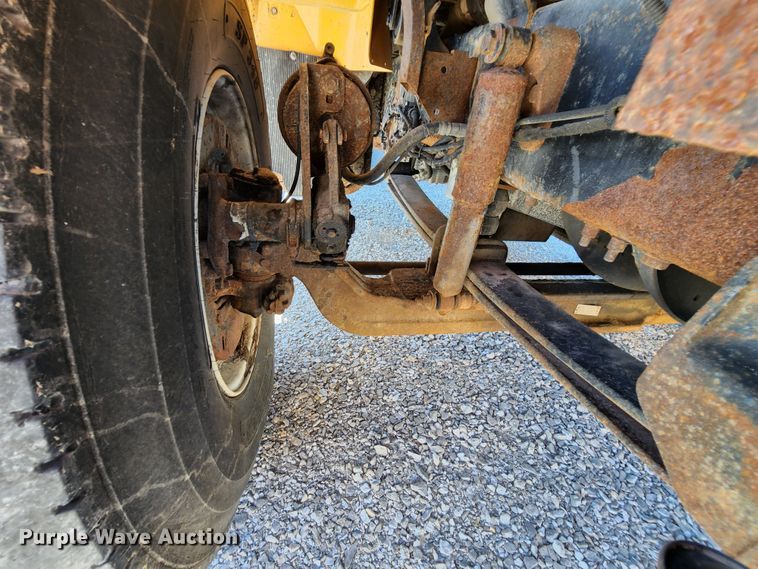 image for item MK9116 2005 International 7400  Crew Cab dump truck