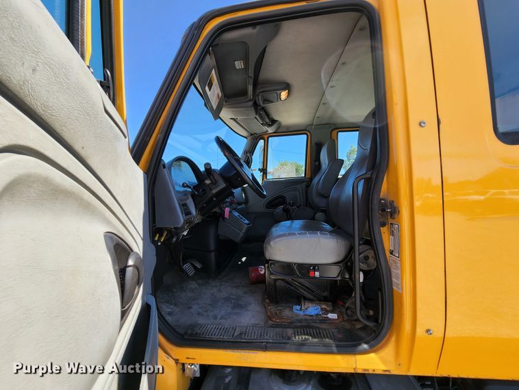 image for item MK9116 2005 International 7400  Crew Cab dump truck