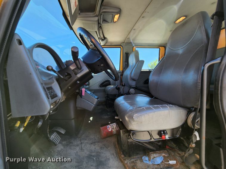 image for item MK9116 2005 International 7400  Crew Cab dump truck