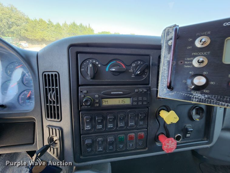 image for item MK9116 2005 International 7400  Crew Cab dump truck