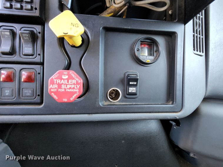 image for item MK9116 2005 International 7400  Crew Cab dump truck