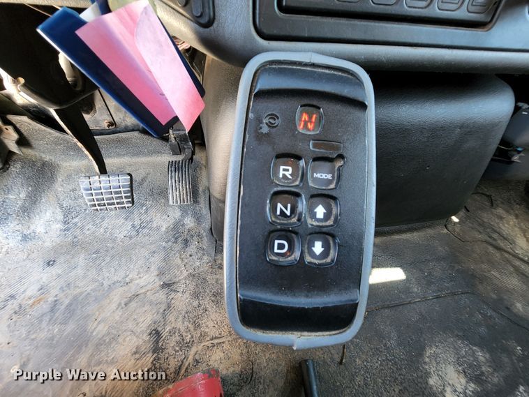 image for item MK9116 2005 International 7400  Crew Cab dump truck