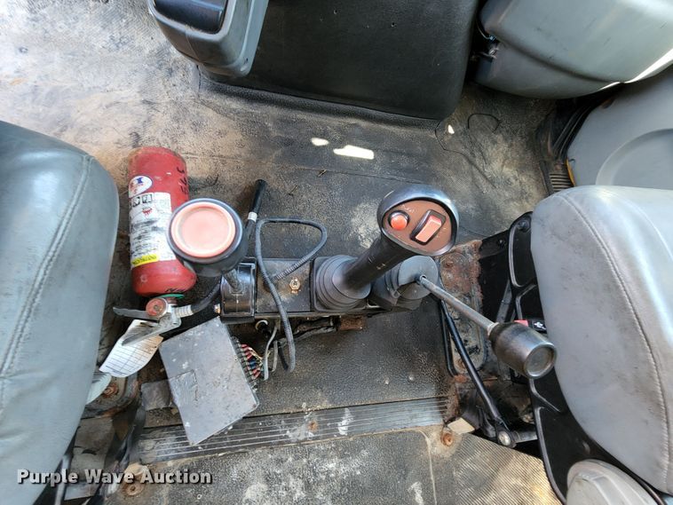 image for item MK9116 2005 International 7400  Crew Cab dump truck