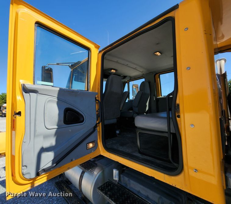 image for item MK9116 2005 International 7400  Crew Cab dump truck