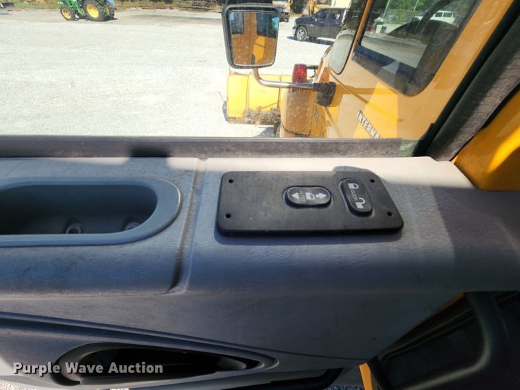 image for item MK9116 2005 International 7400  Crew Cab dump truck