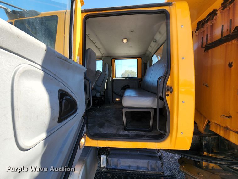 image for item MK9116 2005 International 7400  Crew Cab dump truck