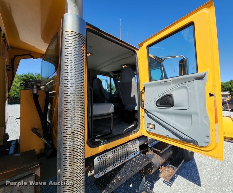 image for item MK9116 2005 International 7400  Crew Cab dump truck