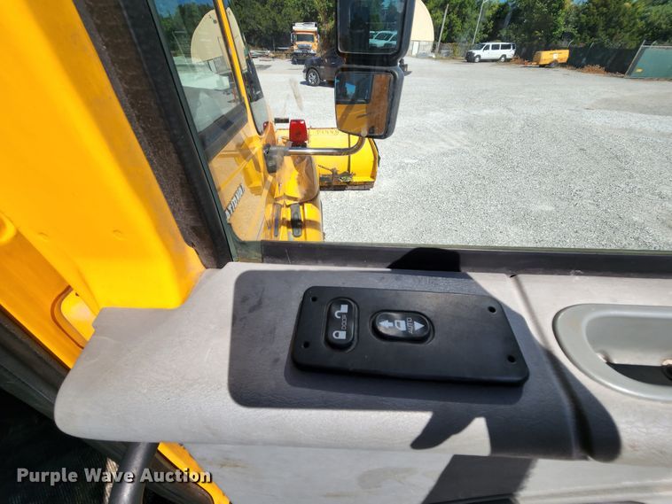 image for item MK9116 2005 International 7400  Crew Cab dump truck