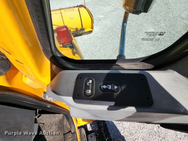 image for item MK9116 2005 International 7400  Crew Cab dump truck