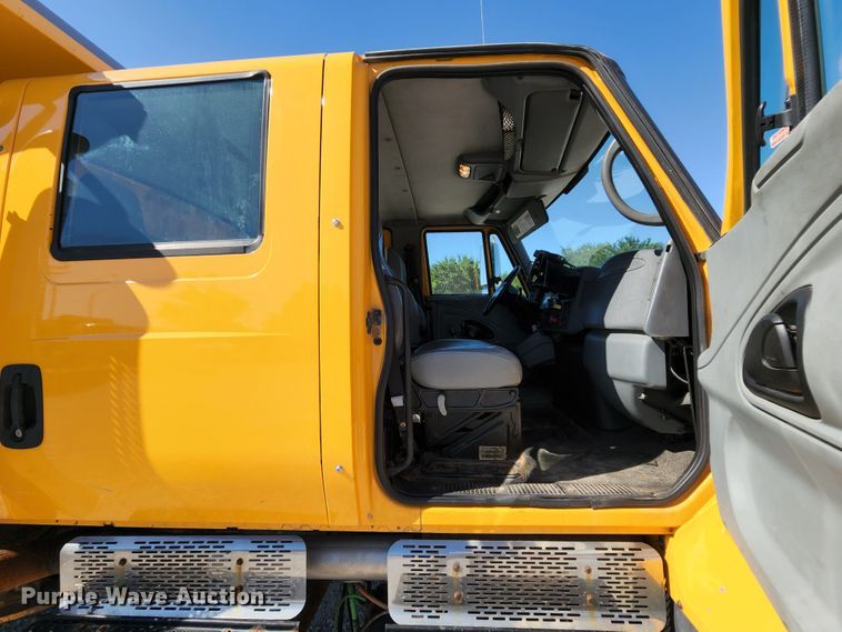 image for item MK9116 2005 International 7400  Crew Cab dump truck