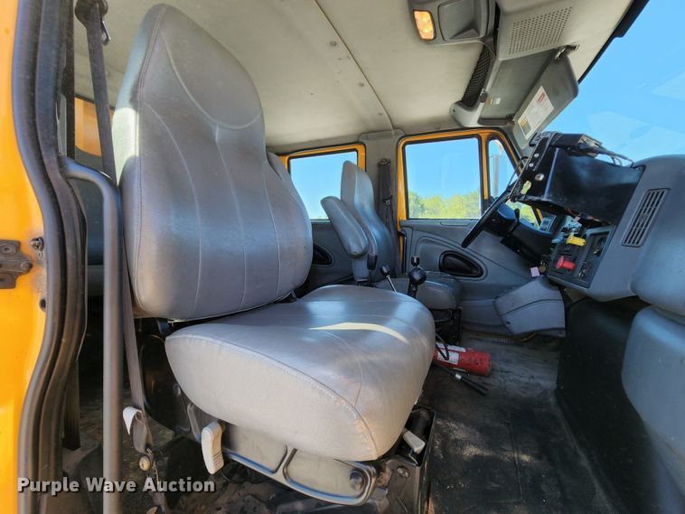 image for item MK9116 2005 International 7400  Crew Cab dump truck