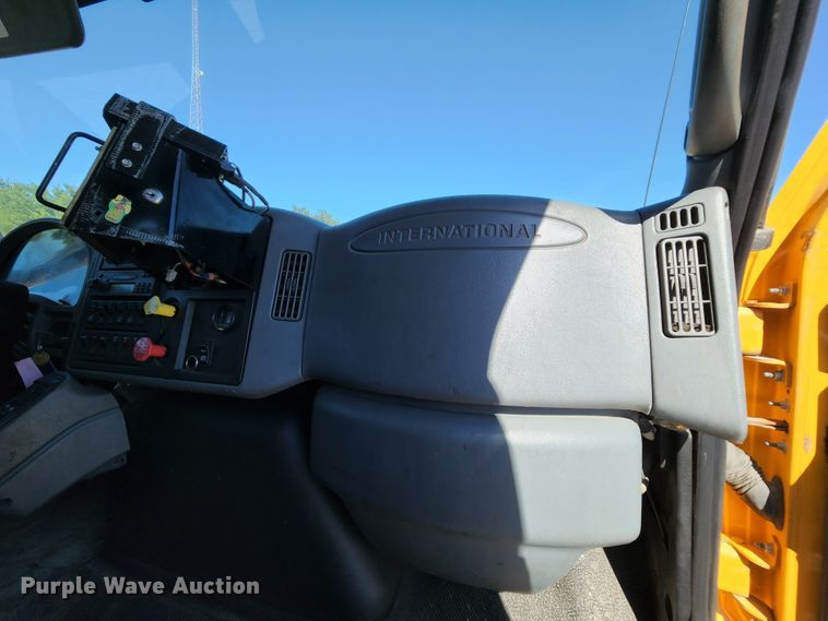 image for item MK9116 2005 International 7400  Crew Cab dump truck