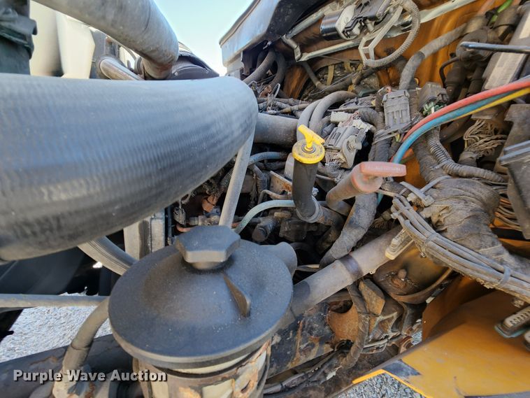 image for item MK9116 2005 International 7400  Crew Cab dump truck