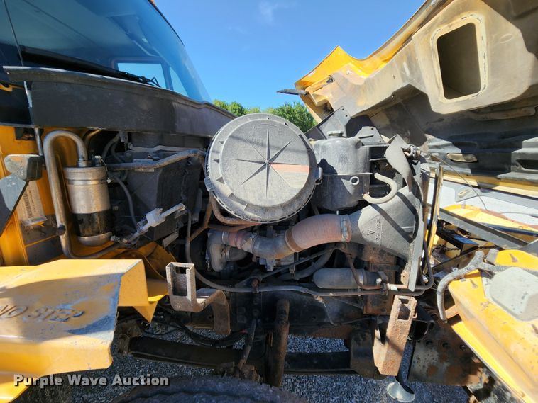 image for item MK9116 2005 International 7400  Crew Cab dump truck