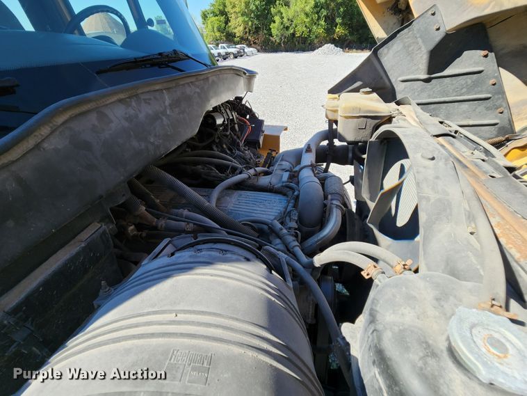 image for item MK9116 2005 International 7400  Crew Cab dump truck
