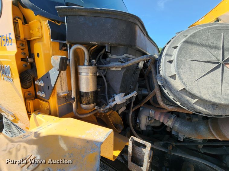 image for item MK9116 2005 International 7400  Crew Cab dump truck