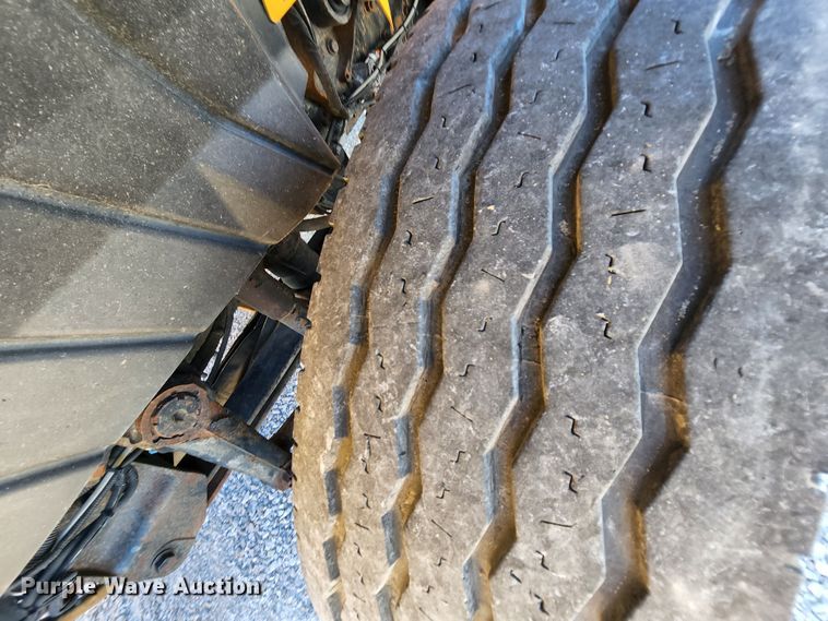 image for item MK9116 2005 International 7400  Crew Cab dump truck