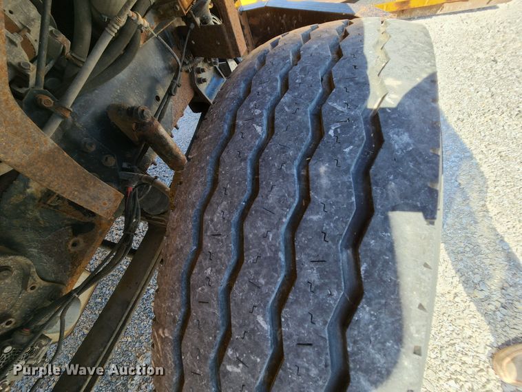 image for item MK9116 2005 International 7400  Crew Cab dump truck