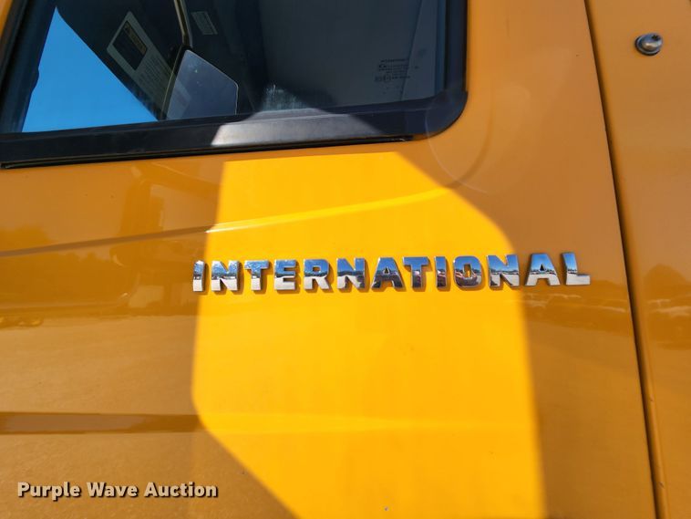 image for item MK9116 2005 International 7400  Crew Cab dump truck