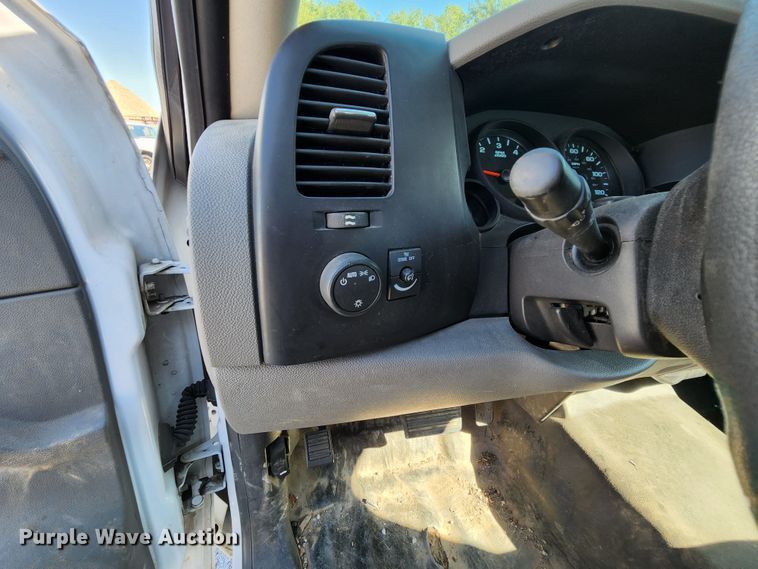 image for item MK9121 2008 Chevrolet Silverado 1500  Ext. Cab pickup truck