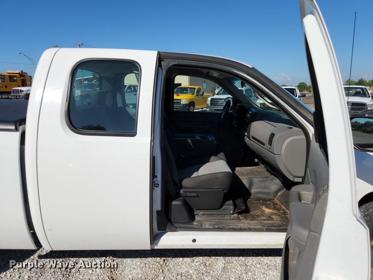 image for item MK9121 2008 Chevrolet Silverado 1500  Ext. Cab pickup truck