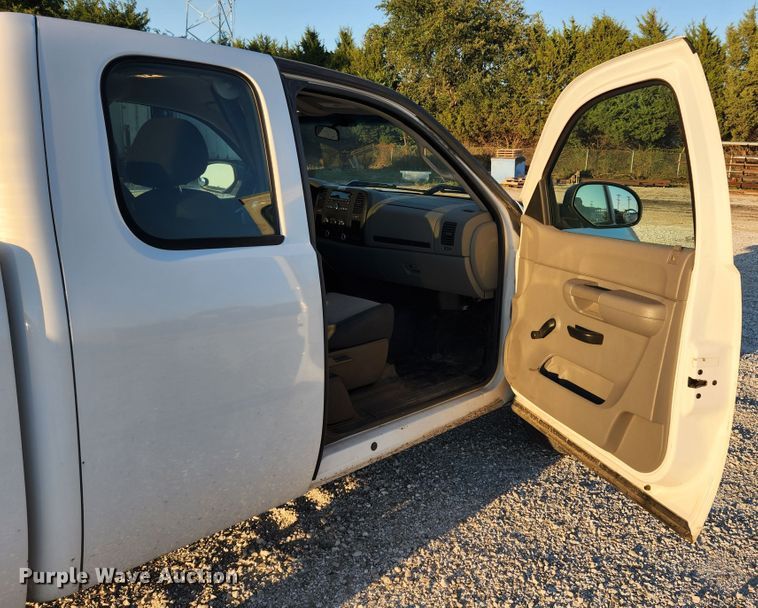image for item MK9124 2008 Chevrolet Silverado 1500  Ext. Cab pickup truck