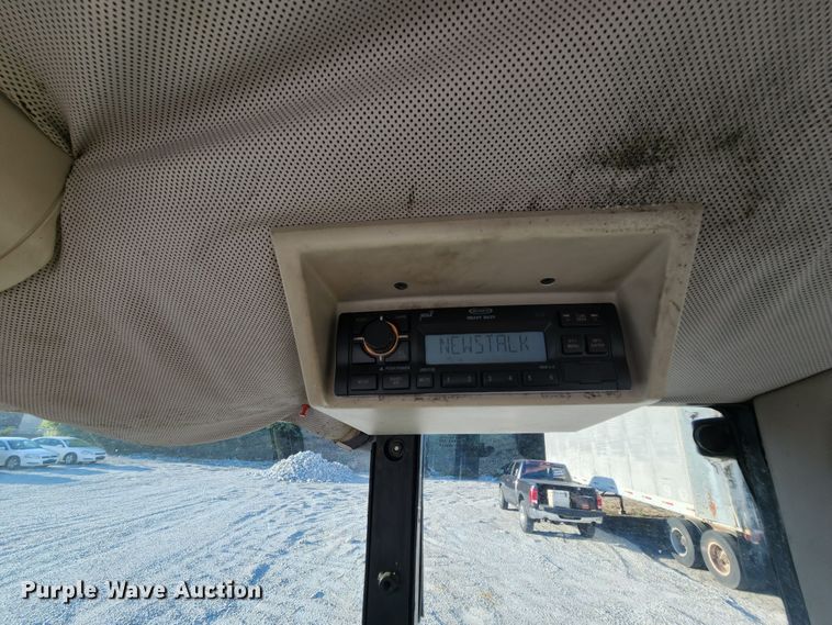 image for item MK9132 2007 John Deere 6415 MFWD tractor