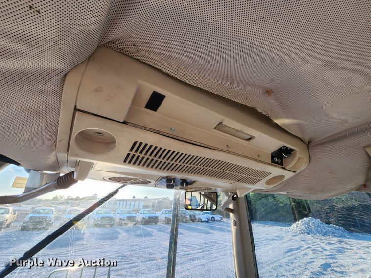 image for item MK9132 2007 John Deere 6415 MFWD tractor