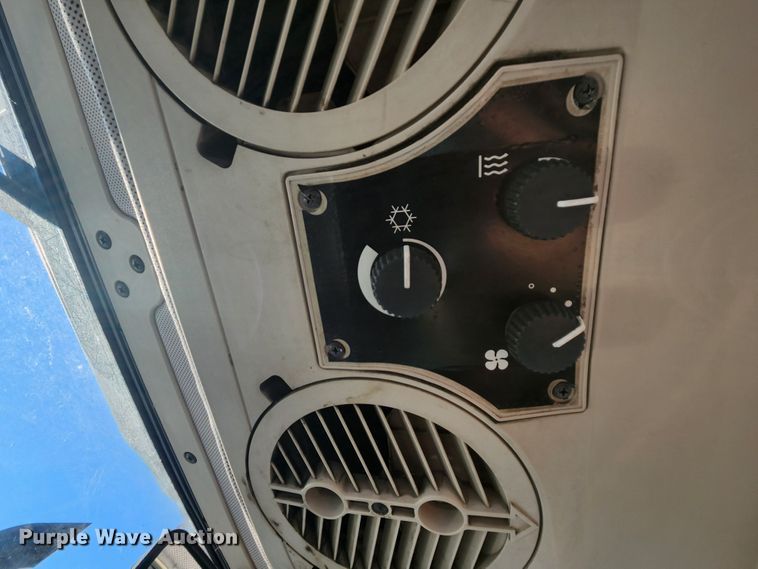 image for item MK9132 2007 John Deere 6415 MFWD tractor