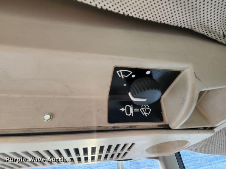 image for item MK9132 2007 John Deere 6415 MFWD tractor