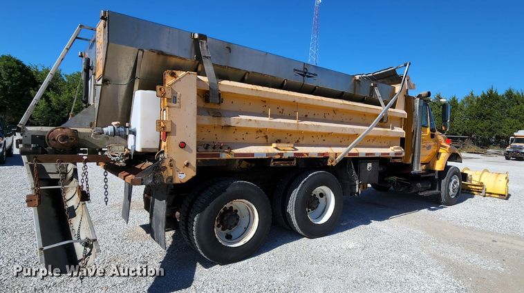 image for item MK9133 2006 International 7400  dump truck