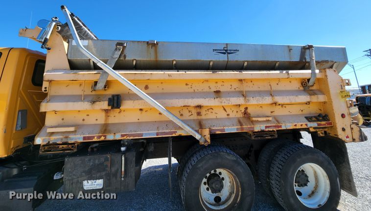 image for item MK9133 2006 International 7400  dump truck