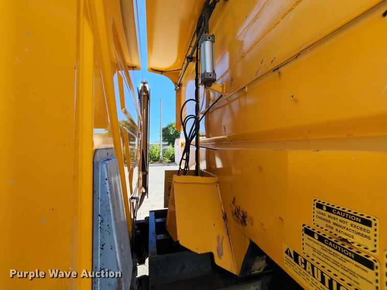 image for item MK9133 2006 International 7400  dump truck