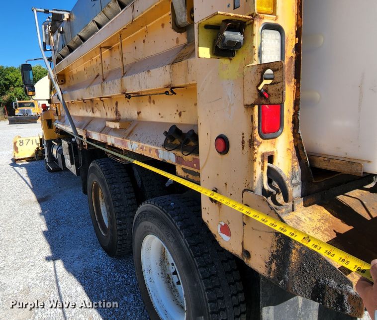 image for item MK9133 2006 International 7400  dump truck