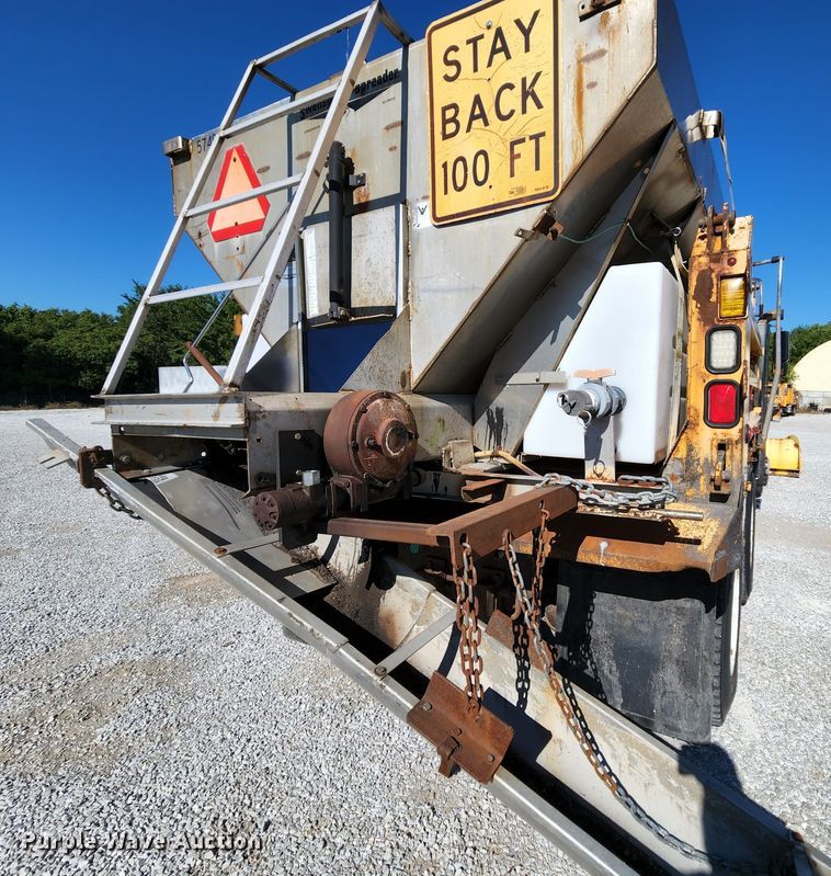 image for item MK9133 2006 International 7400  dump truck