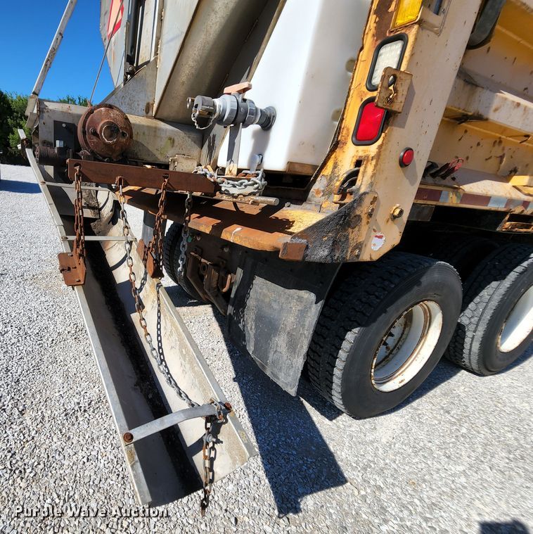 image for item MK9133 2006 International 7400  dump truck