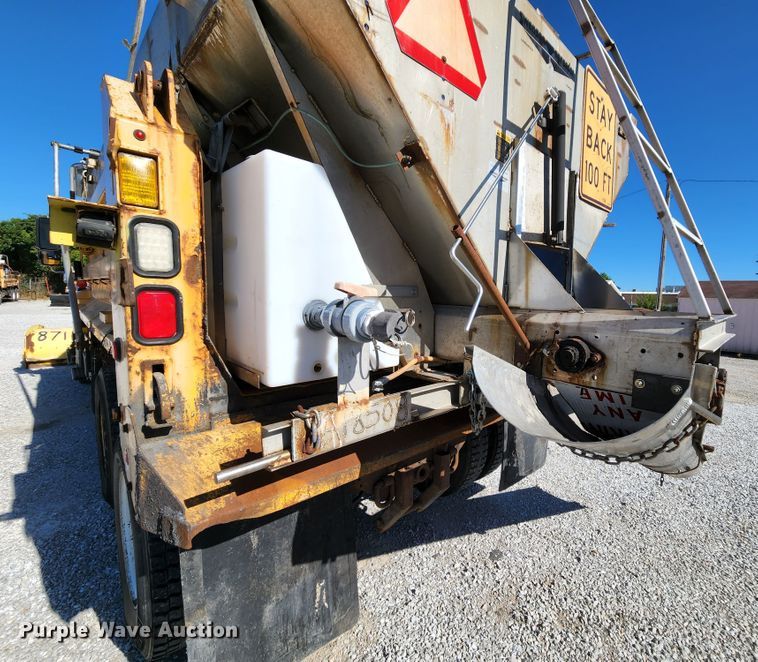 image for item MK9133 2006 International 7400  dump truck