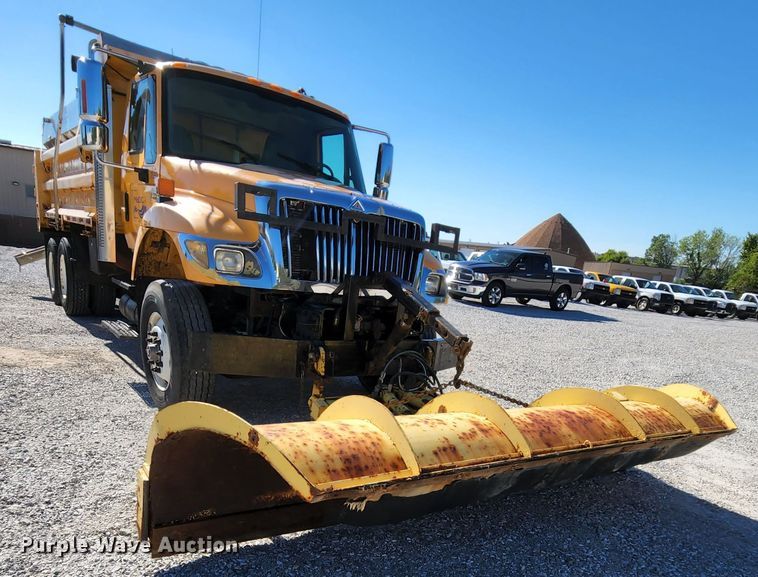 image for item MK9133 2006 International 7400  dump truck