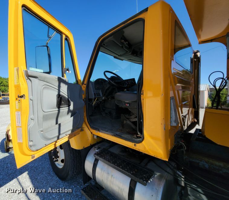 image for item MK9133 2006 International 7400  dump truck