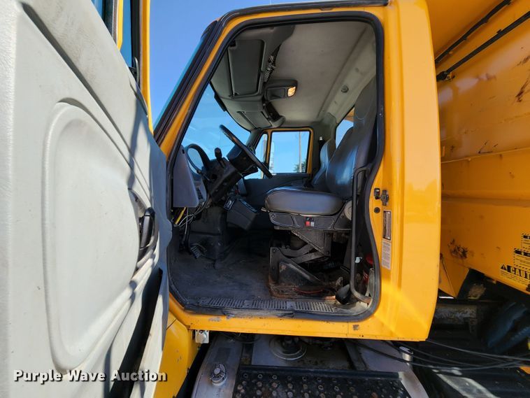 image for item MK9133 2006 International 7400  dump truck
