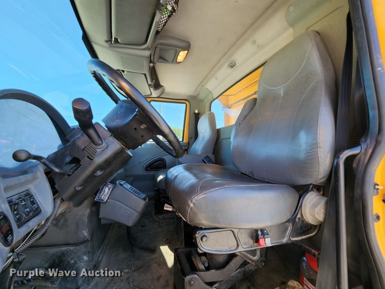 image for item MK9133 2006 International 7400  dump truck