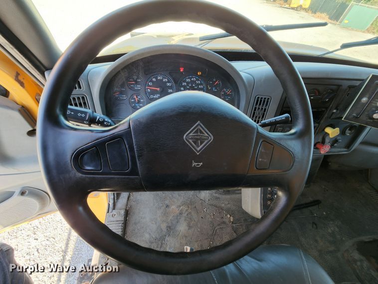 image for item MK9133 2006 International 7400  dump truck