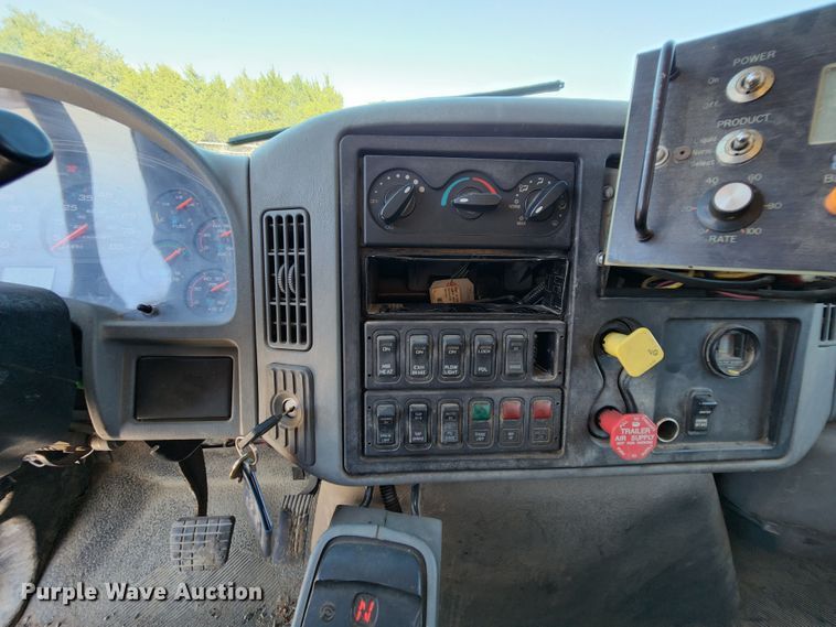 image for item MK9133 2006 International 7400  dump truck
