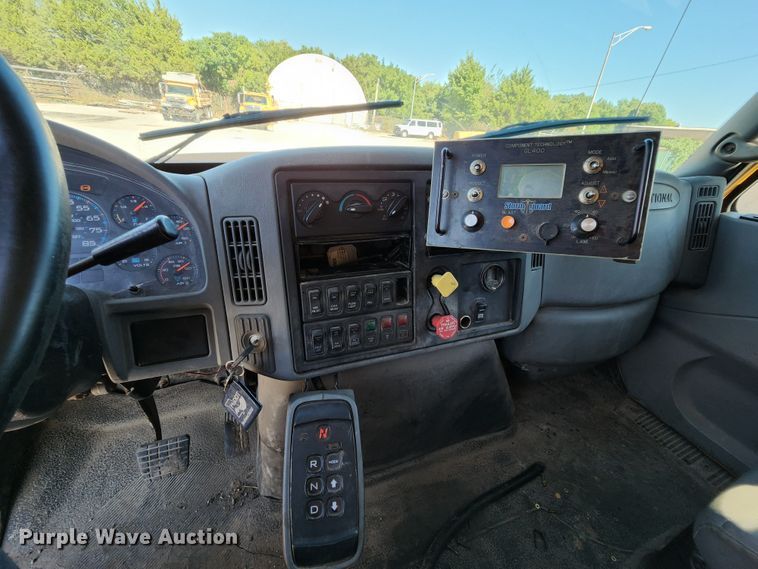 image for item MK9133 2006 International 7400  dump truck