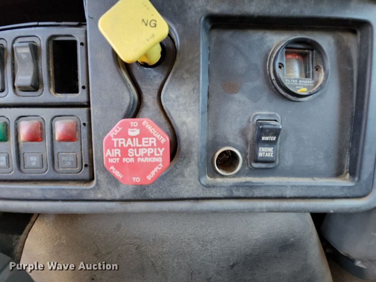 image for item MK9133 2006 International 7400  dump truck