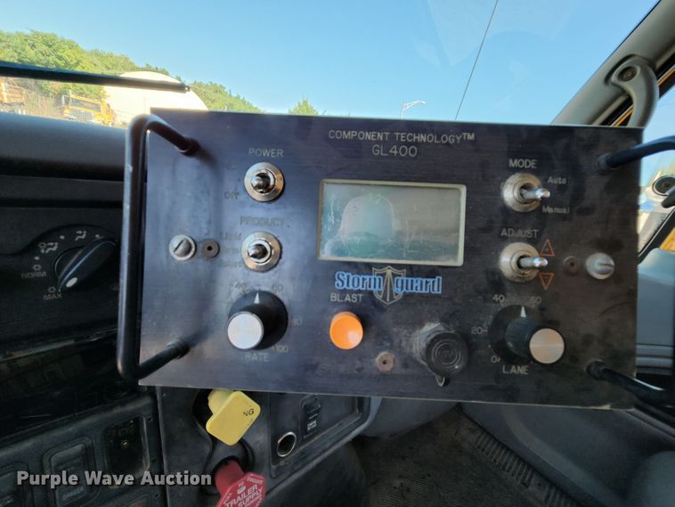 image for item MK9133 2006 International 7400  dump truck